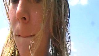 Miley-Weasel - In der Elbe gefickt