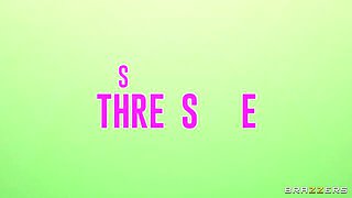 Sneaky Rosalyn Sphinx and Lana Analise's curvy clip