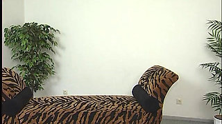 Blonde mature lady is blowign guy's cock at the casting