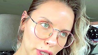 Amateur Webcam Cute Teen Plays Solo with Big Dildo