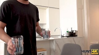 Hunt4k - the wrong door, but the right snatch