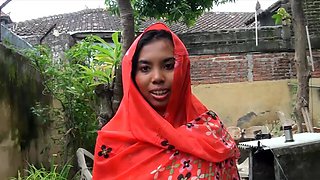 Thick Thai babe deepthroats in public parks