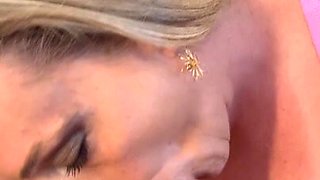 Glamour cougar beauty mind-blowing xxx video