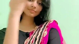 Desi Girl in Desi Dress Showing Her Tits