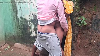 Komal Aunty Hot Indian Desi Fucked Hard by Trilokinath in Hindi